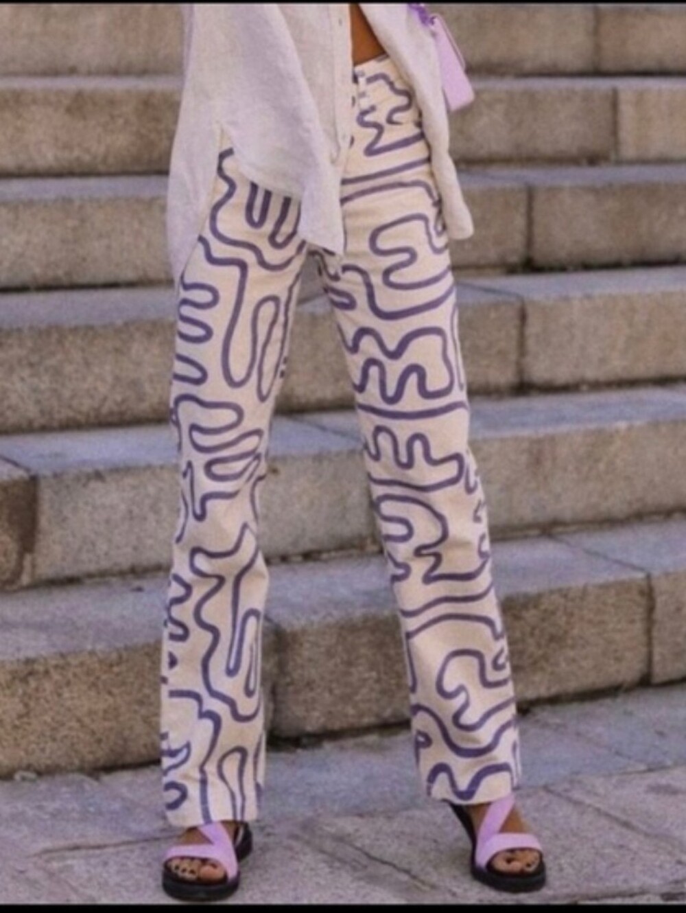 Zara White Straight Leg Jeans with Blue Abstract Maze Print. Size 4